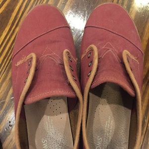 Men's Red Tom's